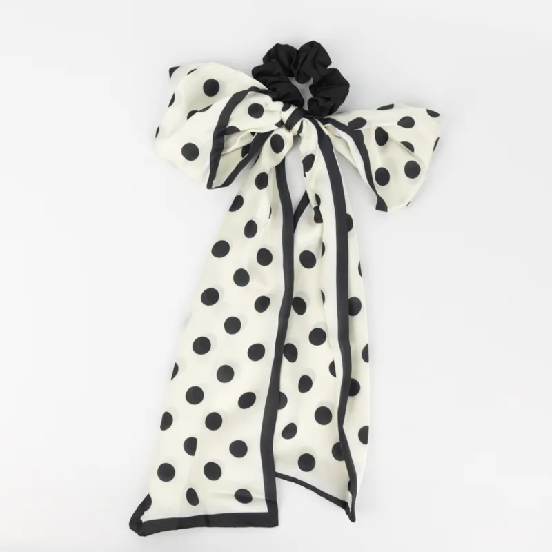 COLITA CON PAÑUELO DE SEDA ESTAMPADO