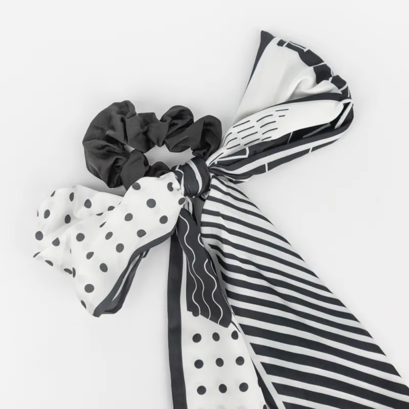 COLITA CON PAÑUELO DE SEDA ESTAMPADO
