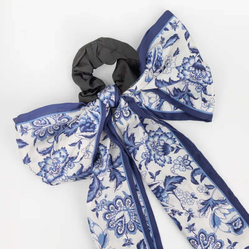 COLITA CON PAÑUELO DE SEDA ESTAMPADO - Imagen 2