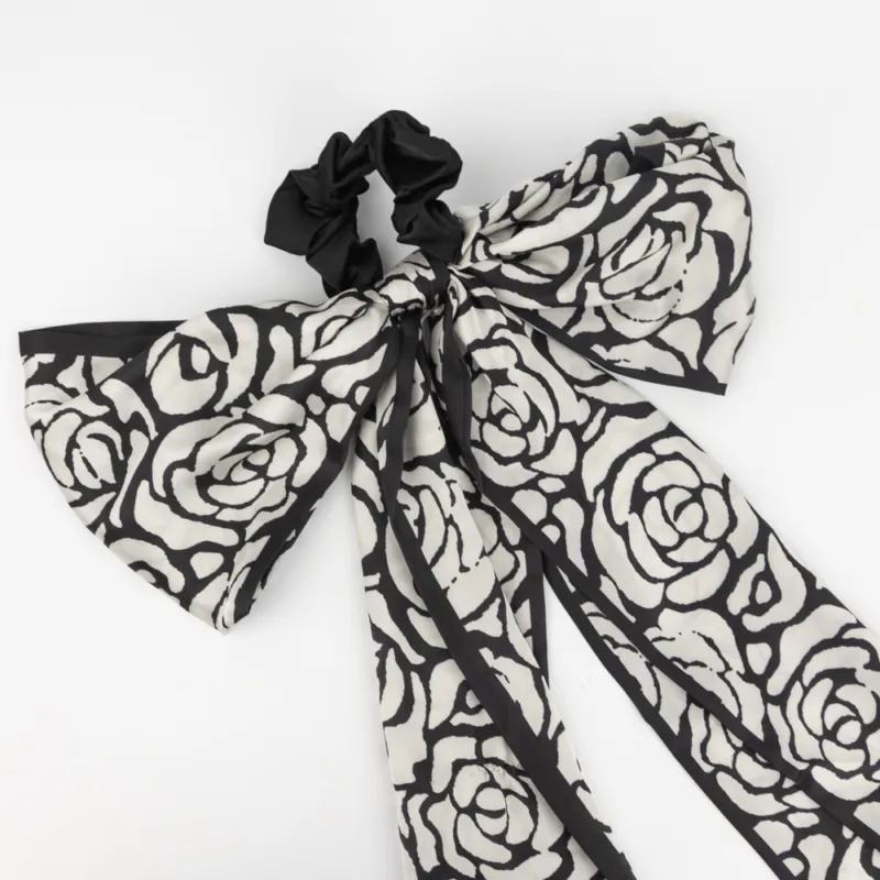COLITA CON PAÑUELO DE SEDA ESTAMPADO - Imagen 2