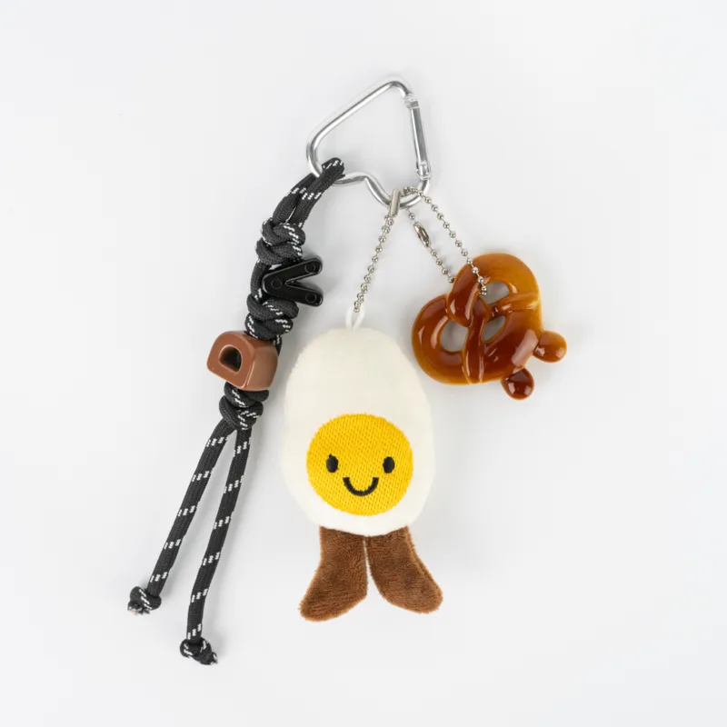 LLAVERO CHARM EGG + PRETZEL